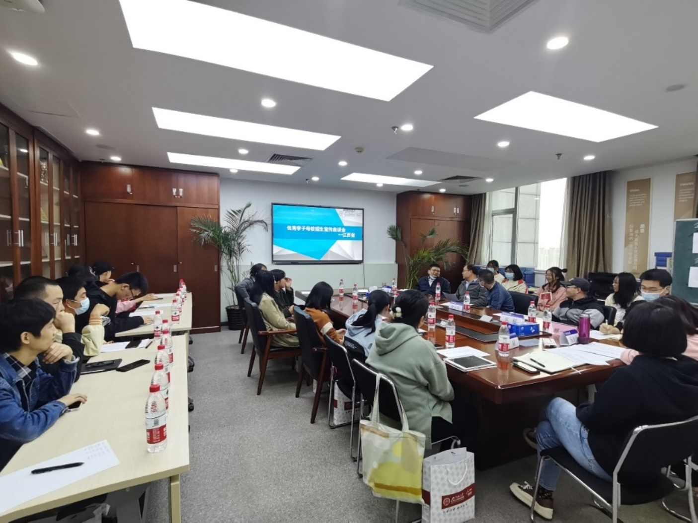 C:\Users\haijia\AppData\Local\Temp\WeChat Files\61ee6727dd0eecad7a0a49477d7fc78.jpg